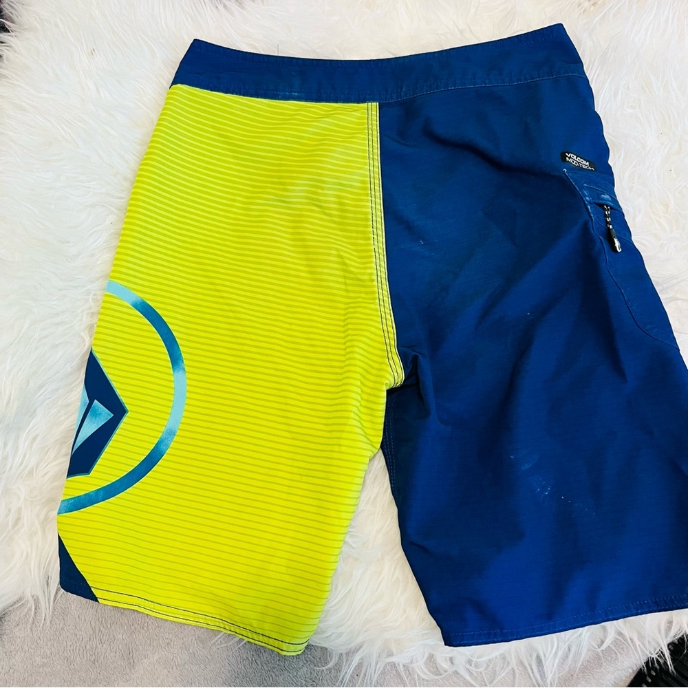 Volcom boardshorts - Picture 3 of 4